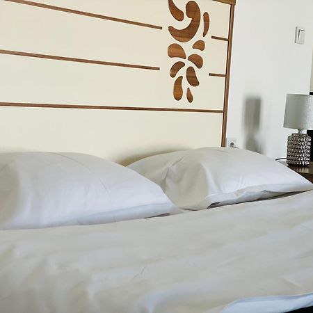 Airplane Plaza Apartman Otopeni Kültér fotó